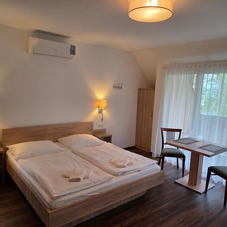 Adam Apartmanhaz Сиофок Екстериор снимка