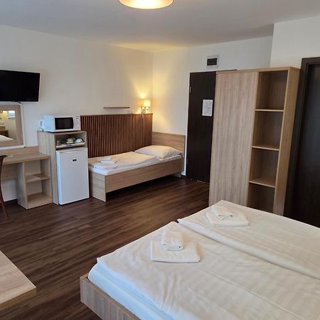 Adam Apartmanhaz Сиофок Екстериор снимка