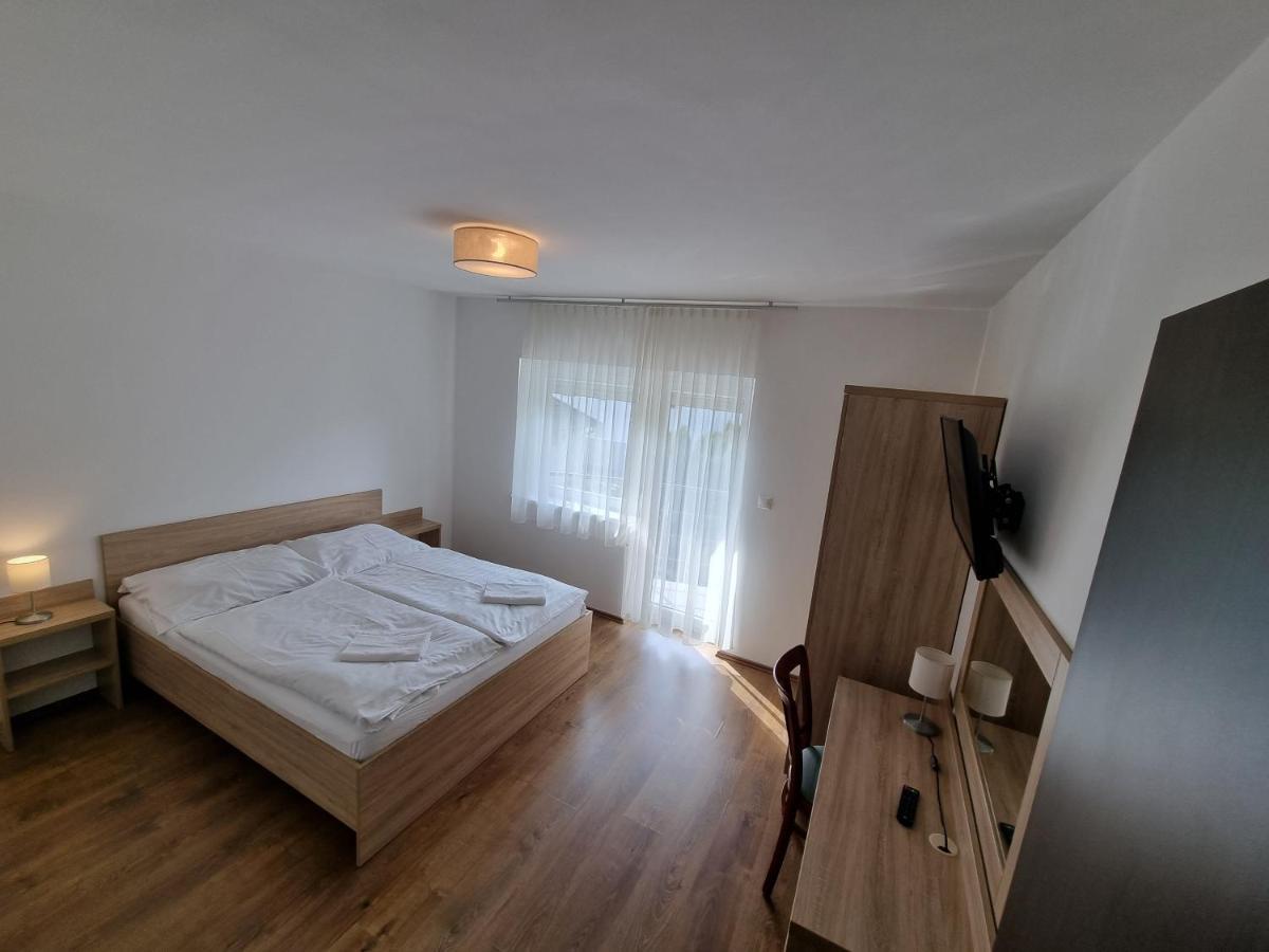 Adam Apartmanhaz Сиофок Екстериор снимка