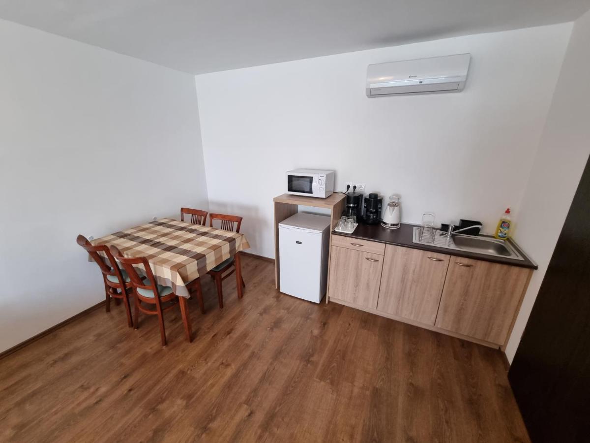 Adam Apartmanhaz Сиофок Екстериор снимка