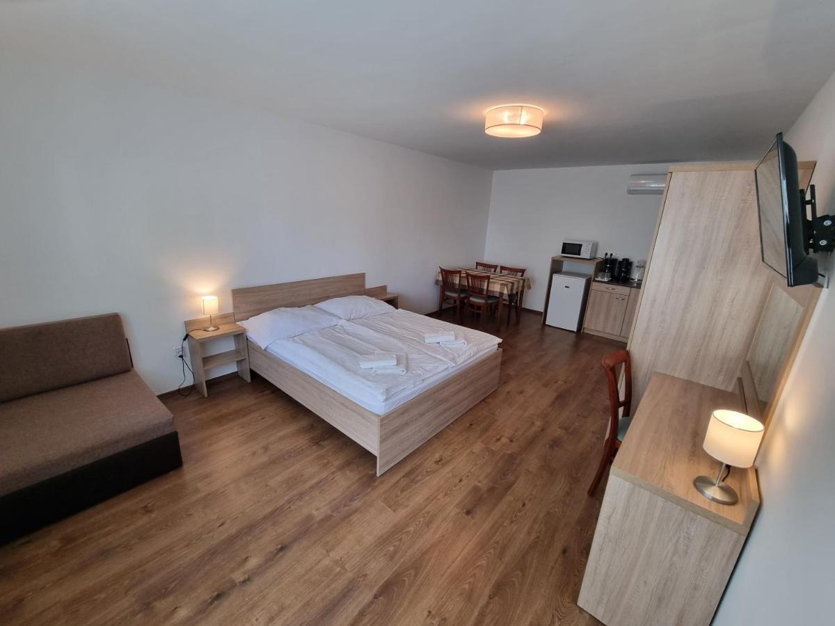 Adam Apartmanhaz Сиофок Екстериор снимка