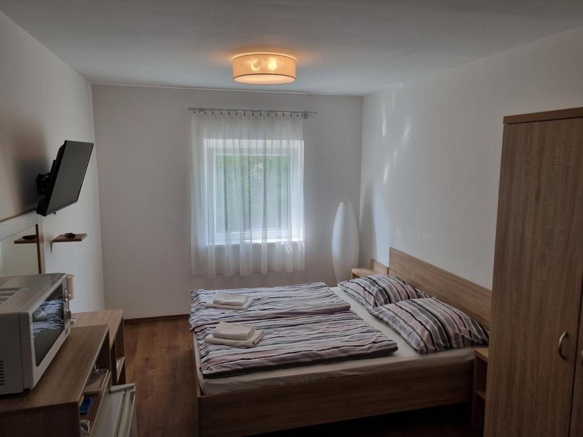 Adam Apartmanhaz Сиофок Екстериор снимка