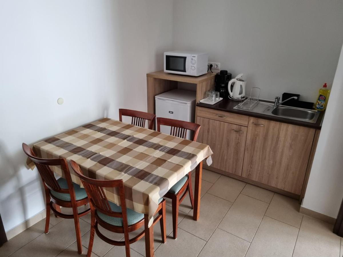 Adam Apartmanhaz Сиофок Екстериор снимка