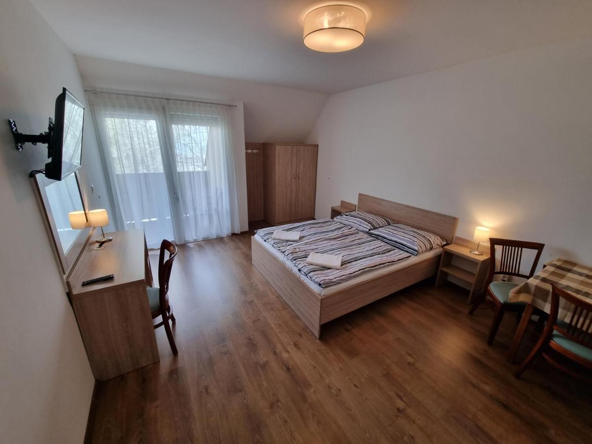 Adam Apartmanhaz Сиофок Екстериор снимка