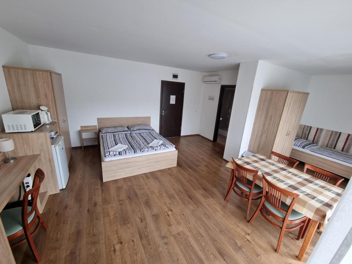 Adam Apartmanhaz Сиофок Екстериор снимка