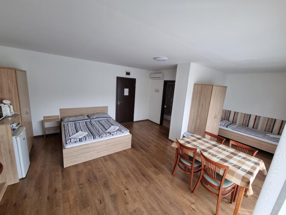 Adam Apartmanhaz Сиофок Стая снимка