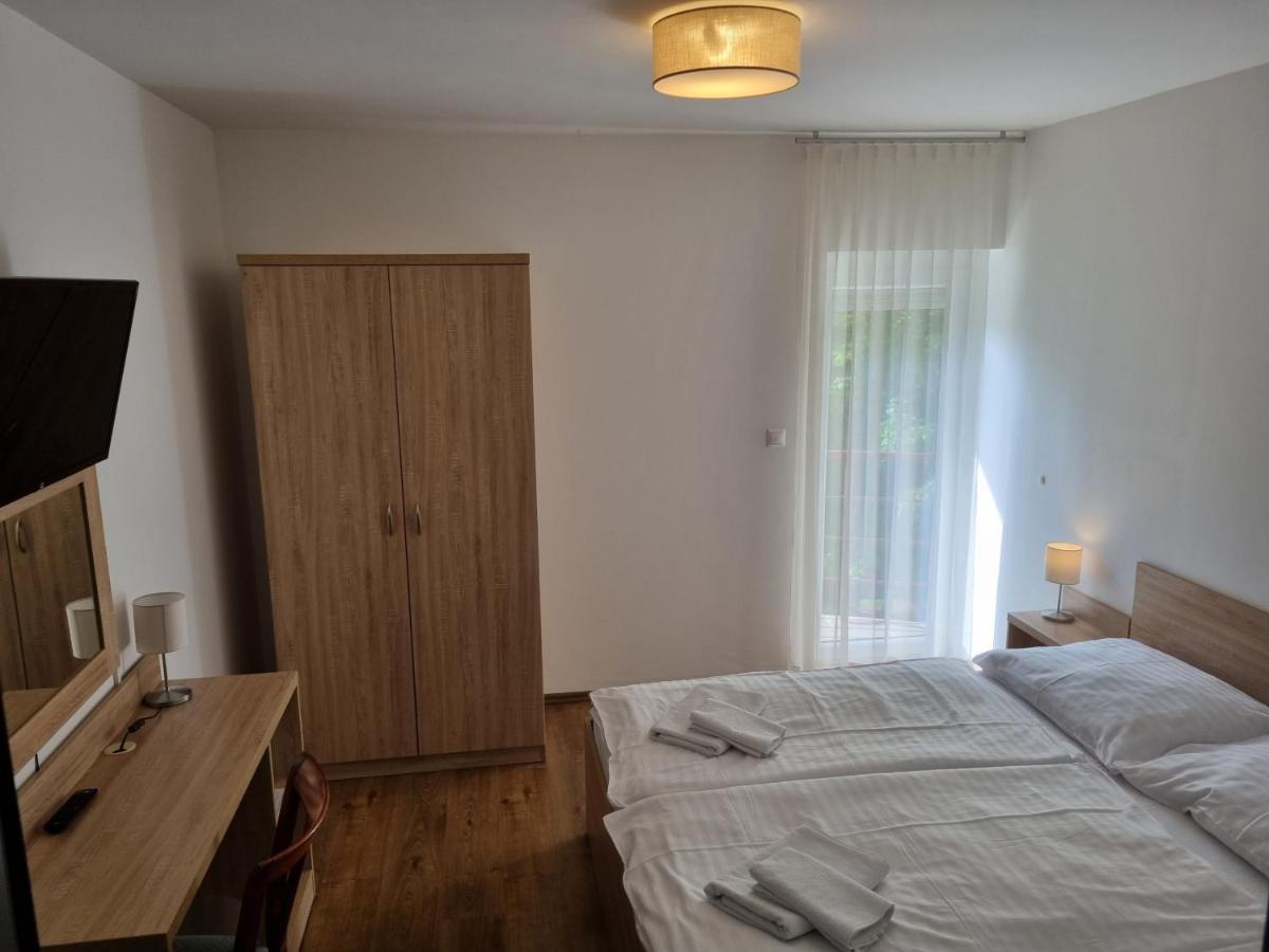 Adam Apartmanhaz Сиофок Екстериор снимка