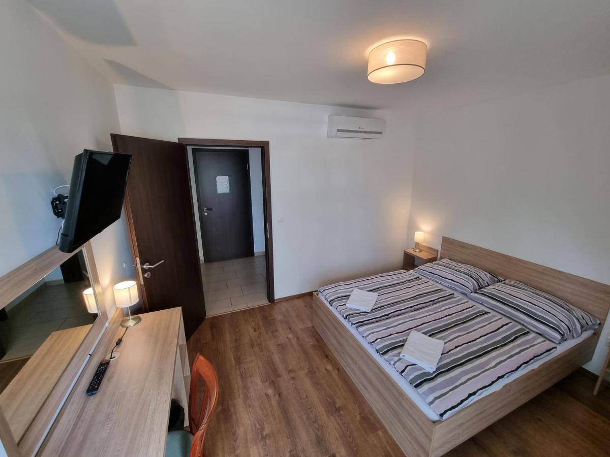 Adam Apartmanhaz Сиофок Екстериор снимка