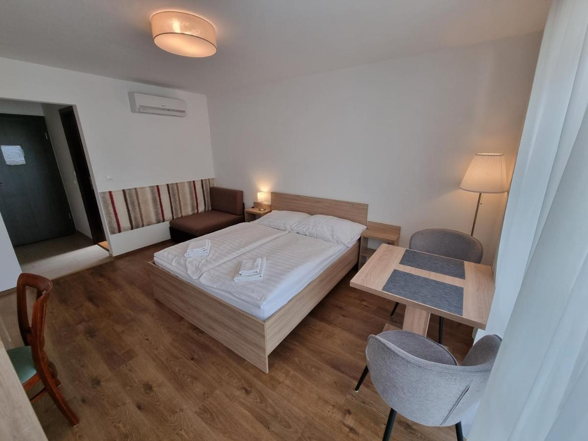 Adam Apartmanhaz Сиофок Екстериор снимка