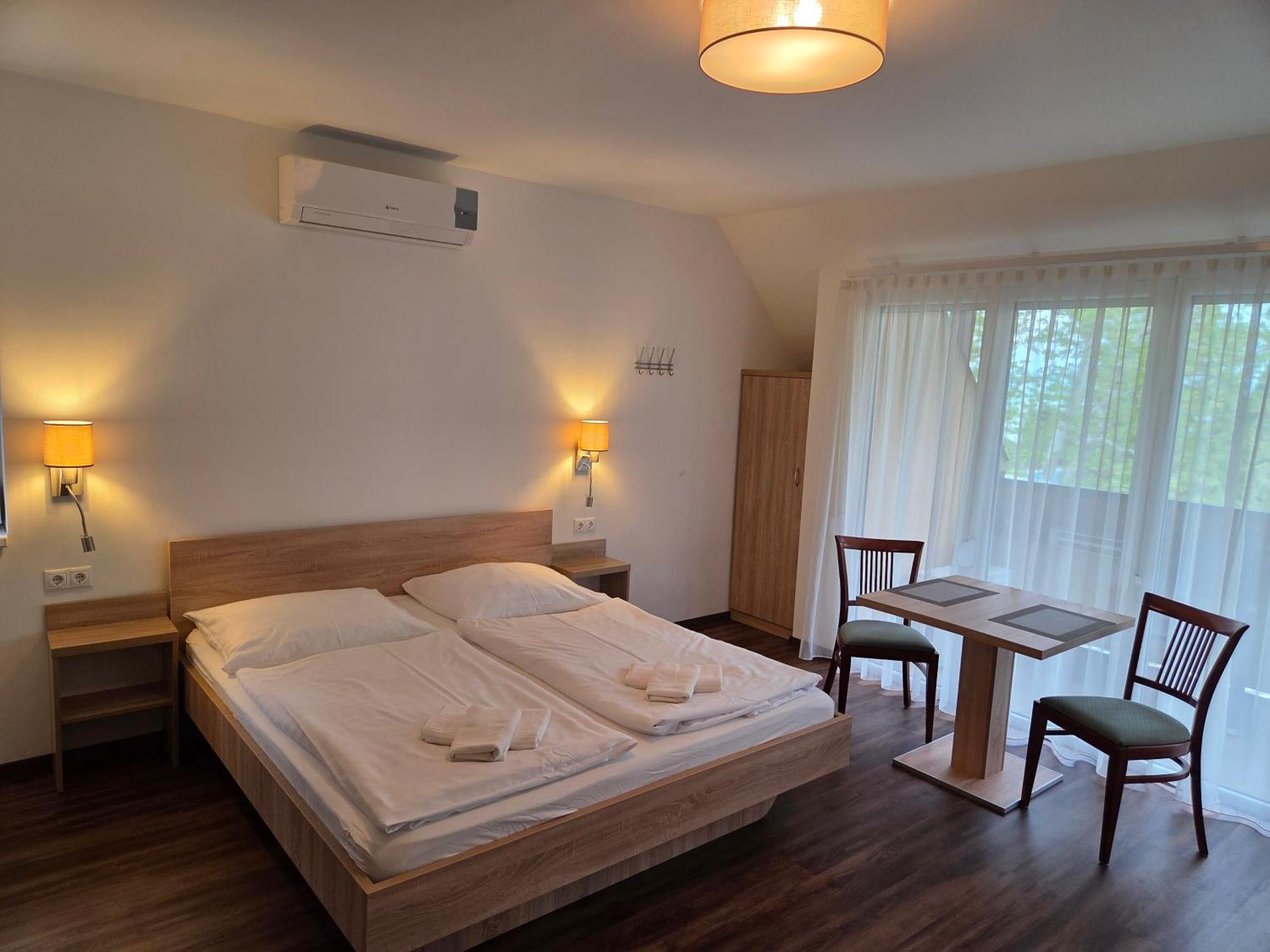 Adam Apartmanhaz Сиофок Екстериор снимка