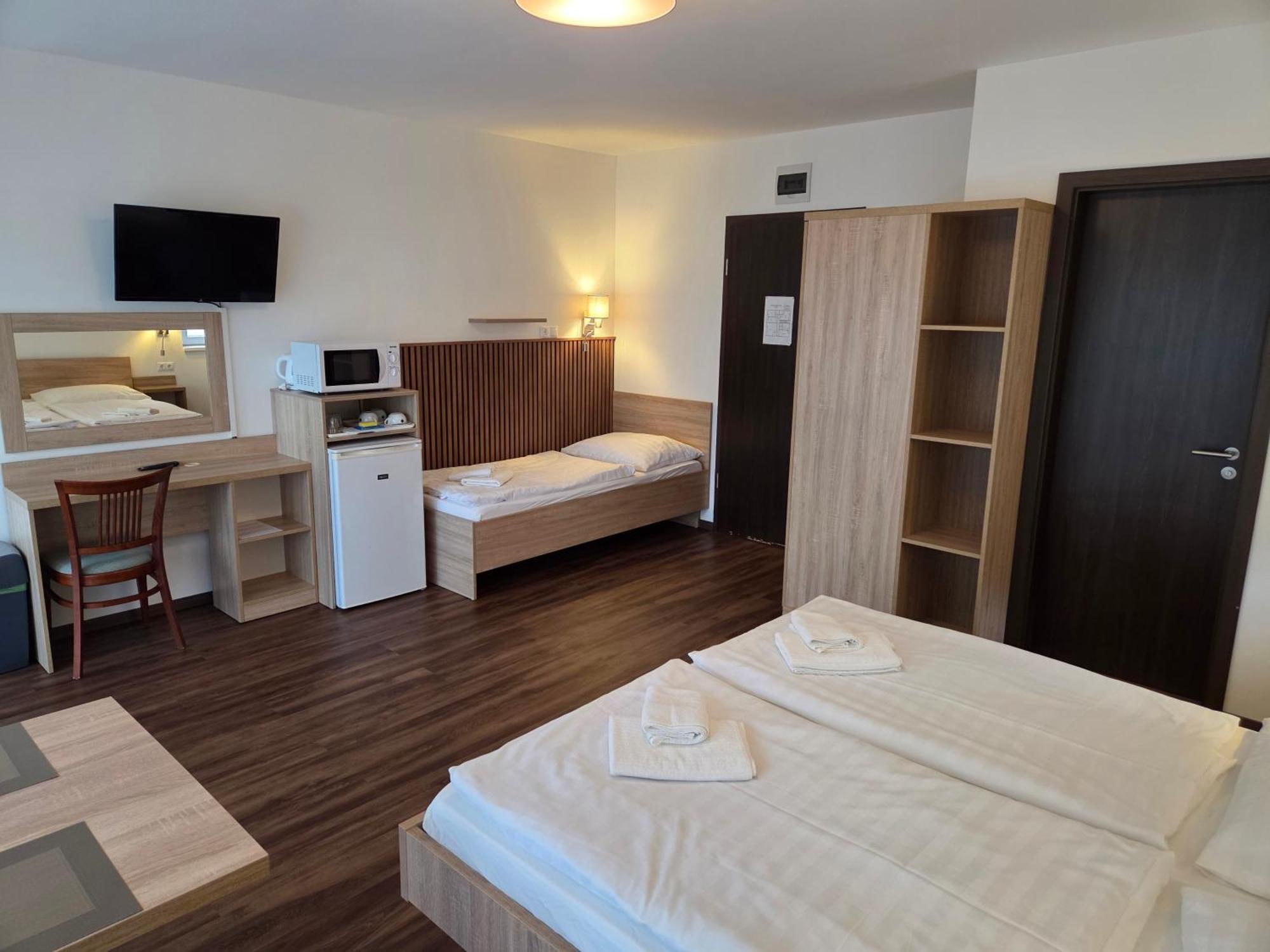 Adam Apartmanhaz Сиофок Екстериор снимка