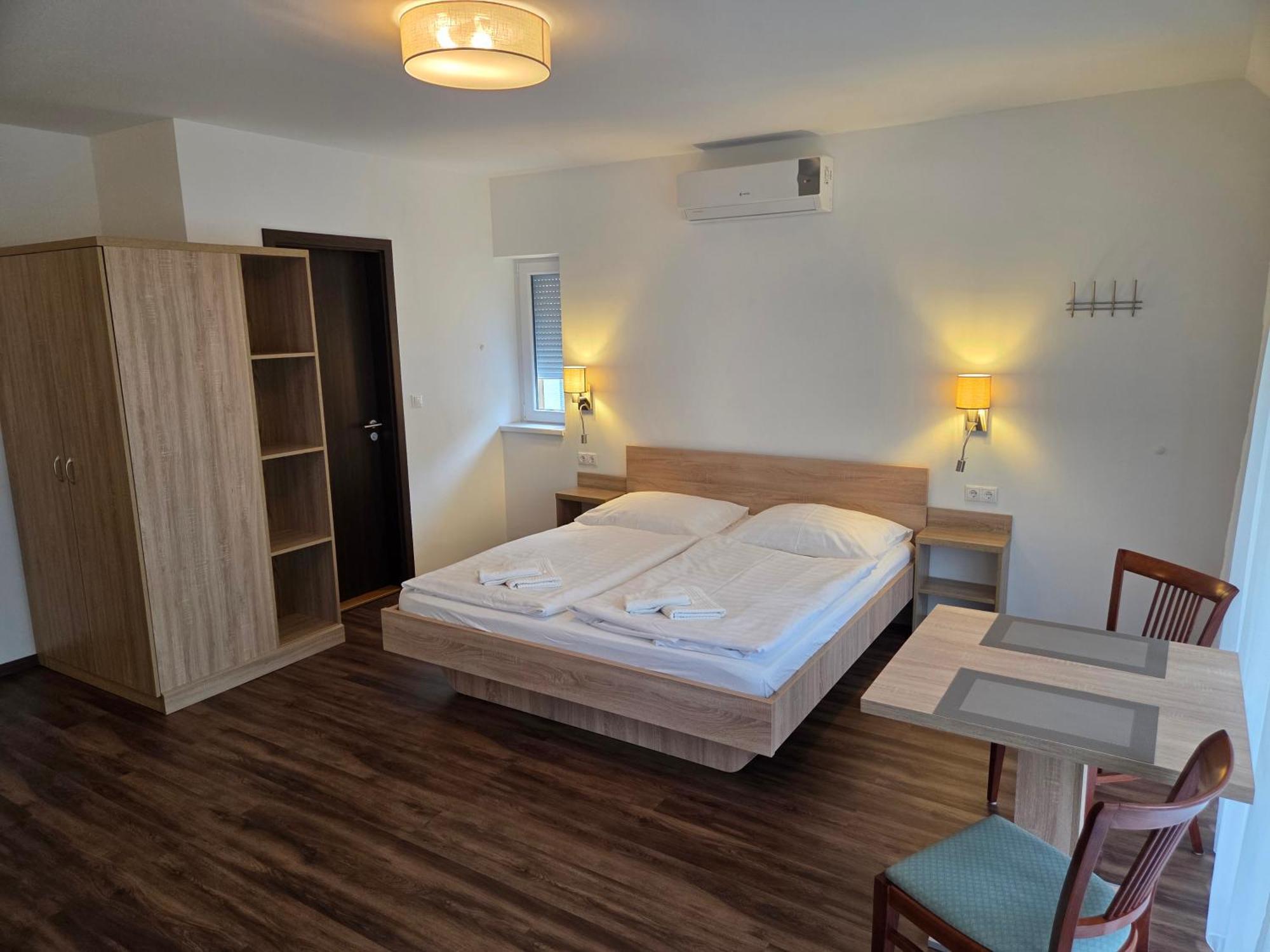 Adam Apartmanhaz Сиофок Екстериор снимка