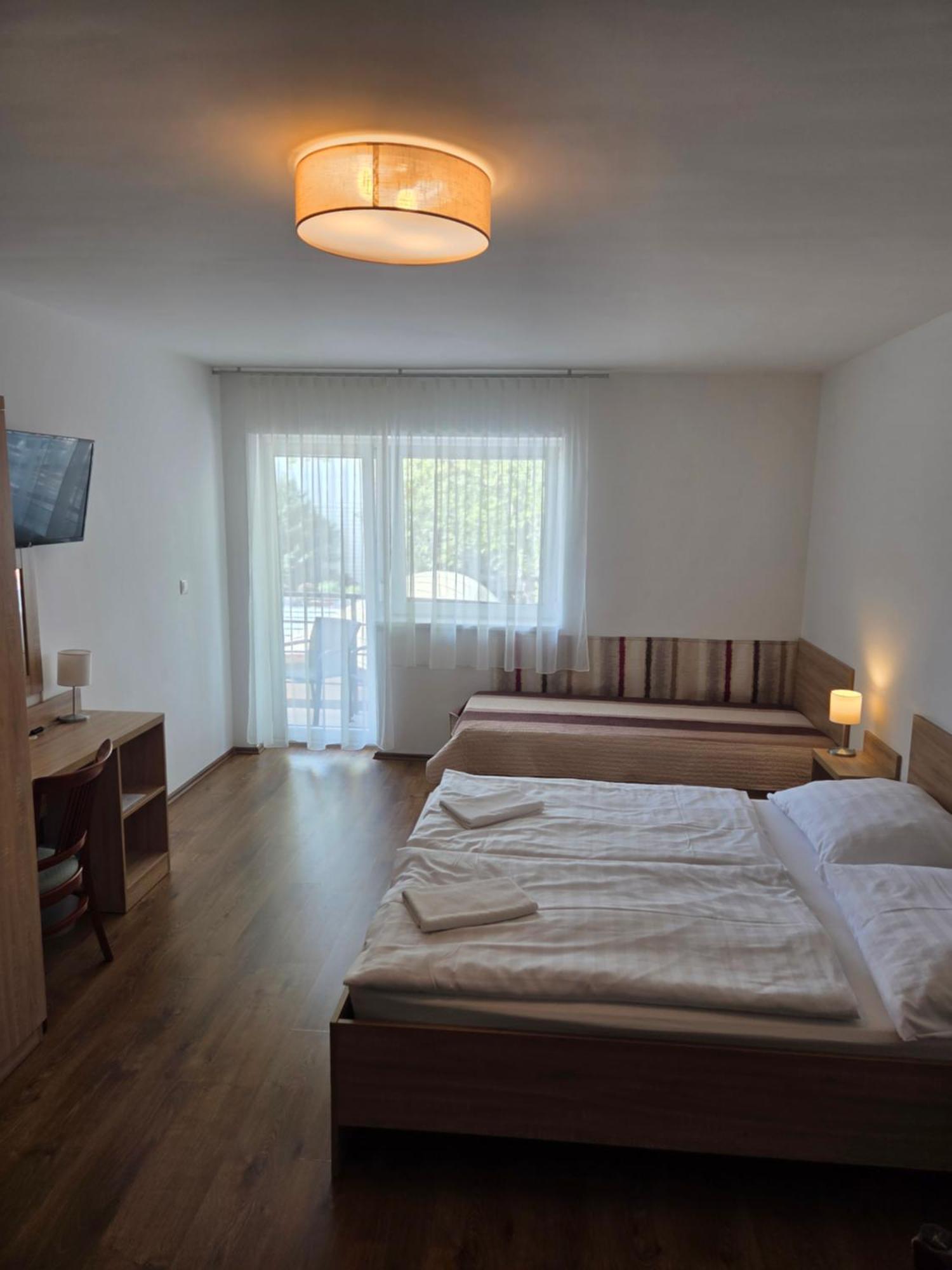 Adam Apartmanhaz Сиофок Екстериор снимка